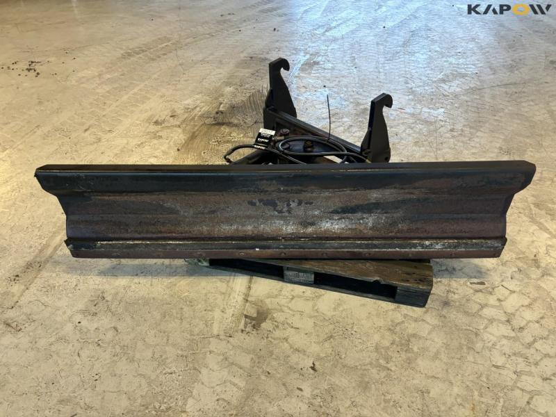 Kirk K18200 feed scraper with Weiidermann hitch 2