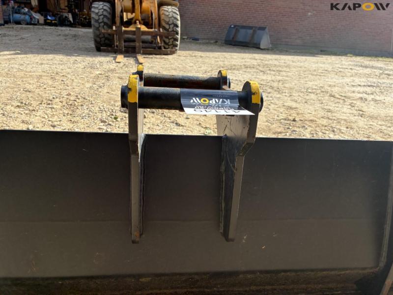 Kirk bucket with bucket holder S30/150 hitch 19