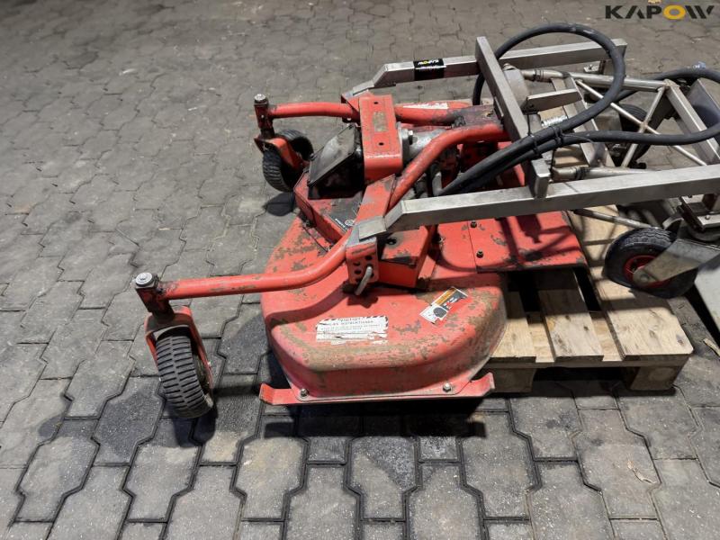 Cutting table with skid steer hitch 9
