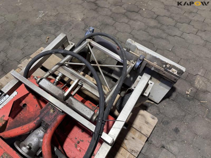 Cutting table with skid steer hitch 11