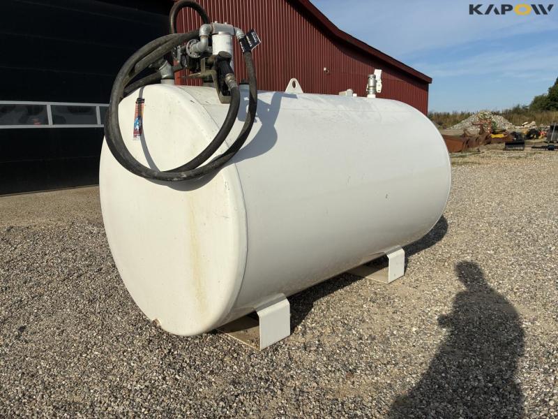 KN Beholderfabrik 2500 liter fuel tank with pump 1