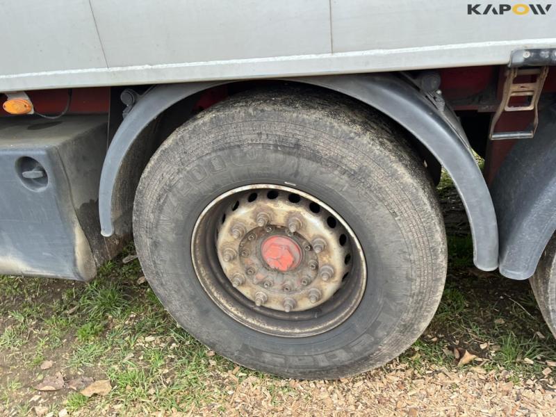 Barely 90 m3 walking floor trailer. 12