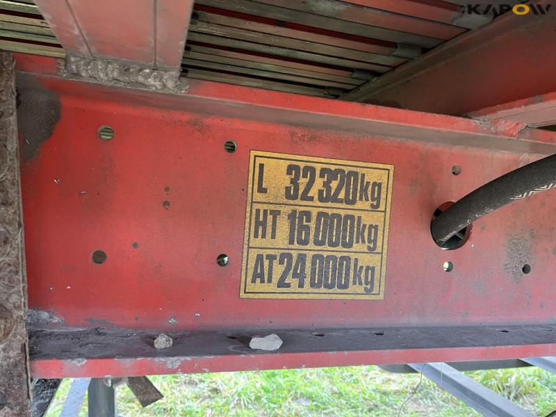 Barely 90 m3 walking floor trailer. 15