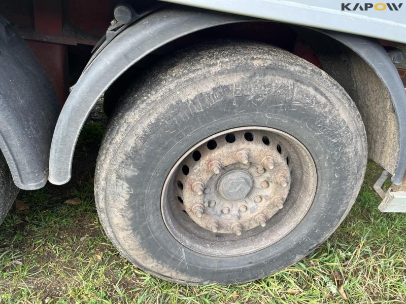 Barely 90 m3 walking floor trailer. 23