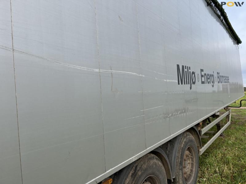 Barely 90 m3 walking floor trailer. 26