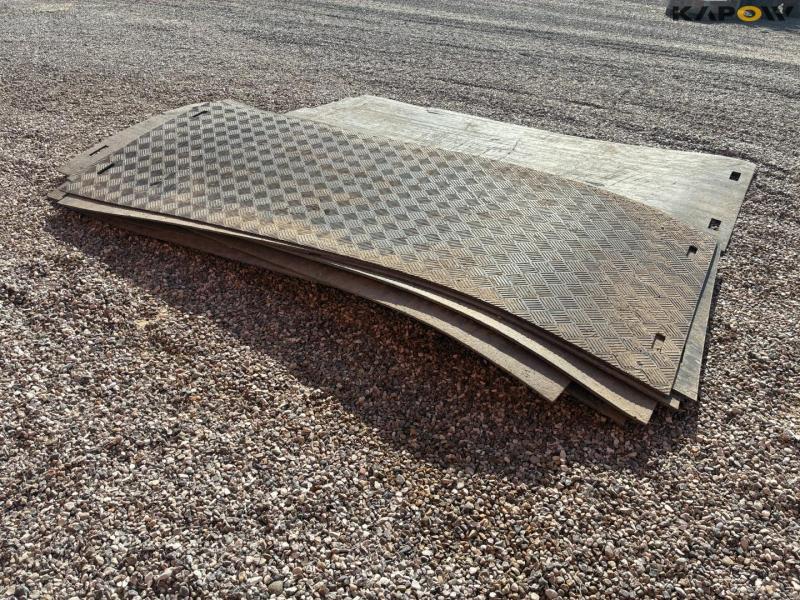 Plastic running boards 4