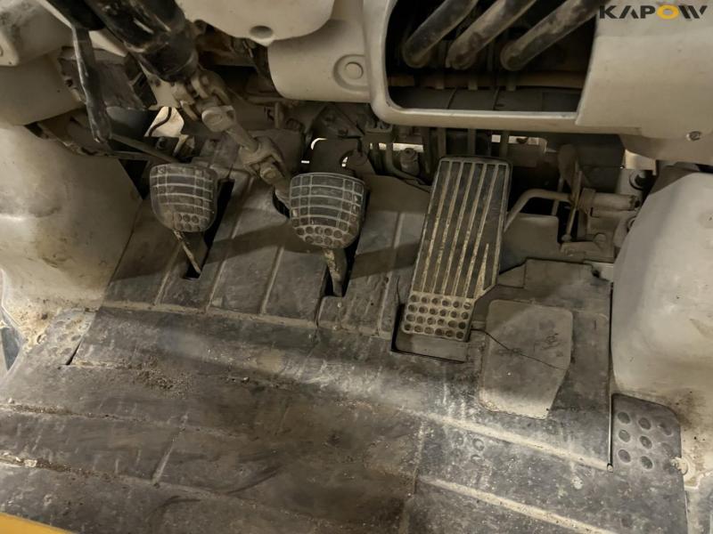 Komatsu FD25T-14 forklift 18