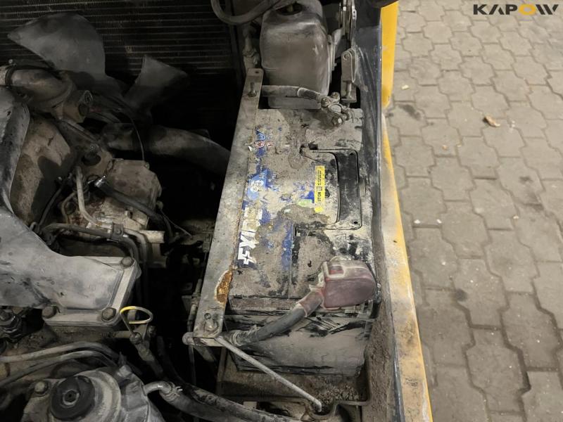 Komatsu FD25T-14 forklift 27