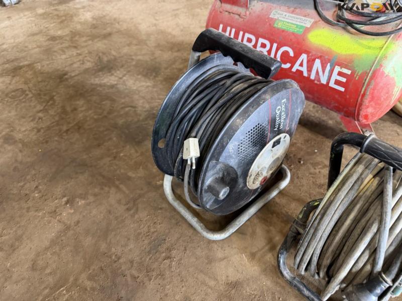 Compression tracks and cable reels 15