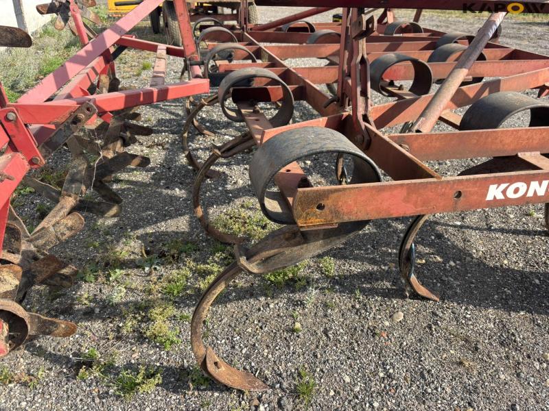 Kongskilde Vibroflex 17 TDS. with spades roller after harrow 30