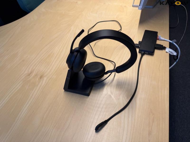 Office furniture 18