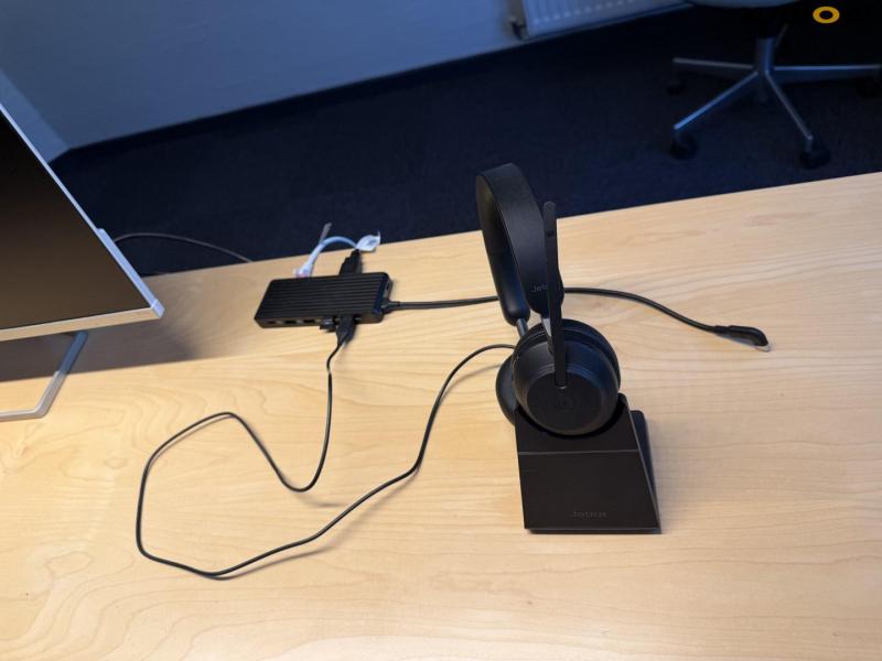 Office furniture 19