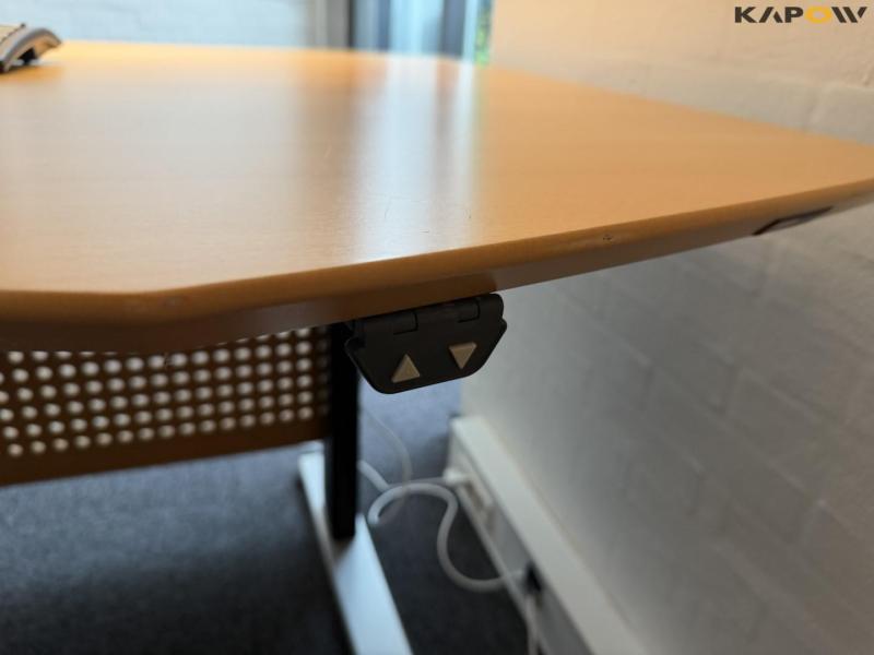 Office furniture 22