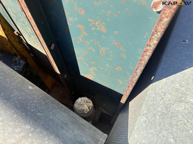 Grain blower with kailofaire and channels 11