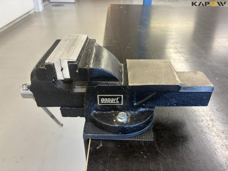 Heavy duty table with vise 8