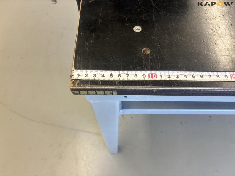 Heavy duty table with vise 9