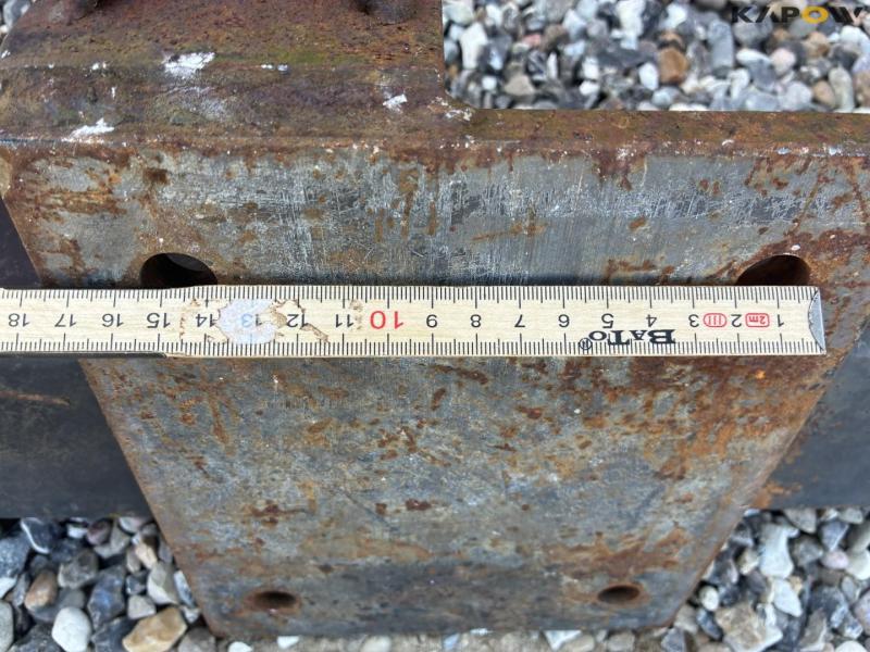 Heavy-duty frame with track eradicator teeth 29
