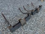 Heavy-duty frame with track eradicator teeth 8