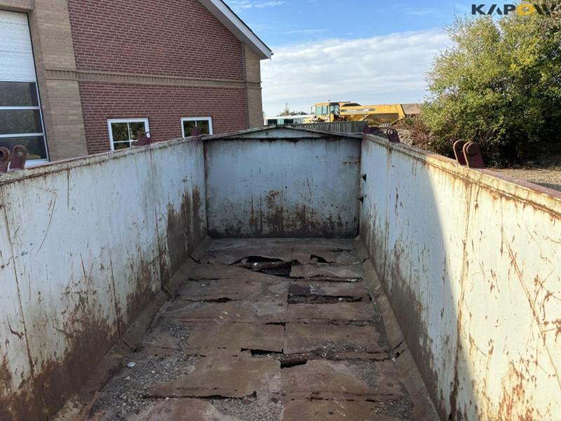 Hook/wire container 12