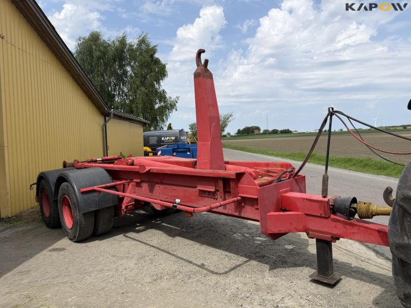 Hooklift truck 2