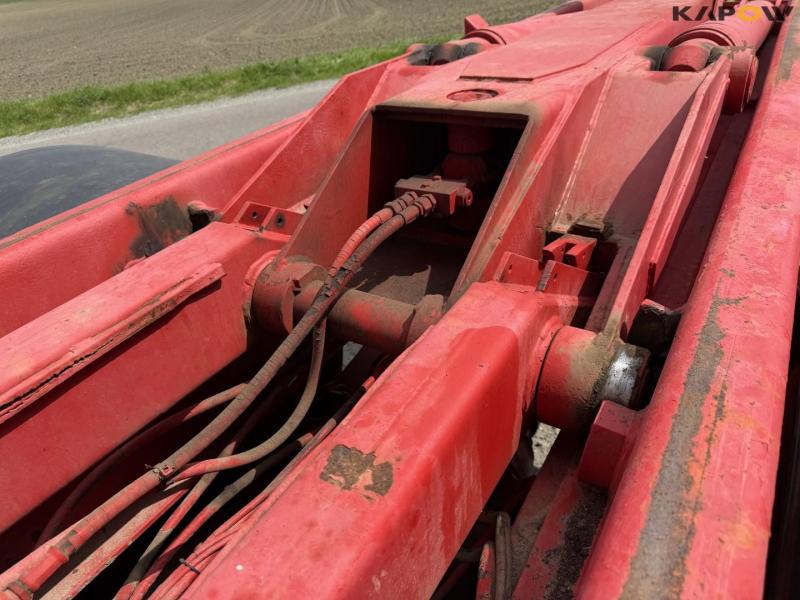 Hooklift truck 21