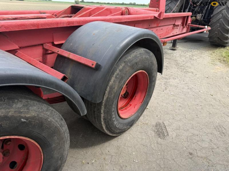 Hooklift truck 29