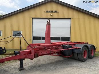 Hooklift truck