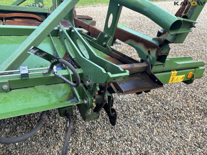 Krone BC101-30 bale wagon 25