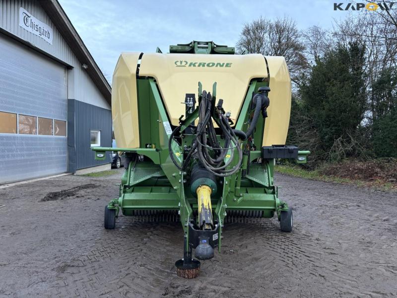 Krone Big Pack 4X4 baler with bale trailer 2