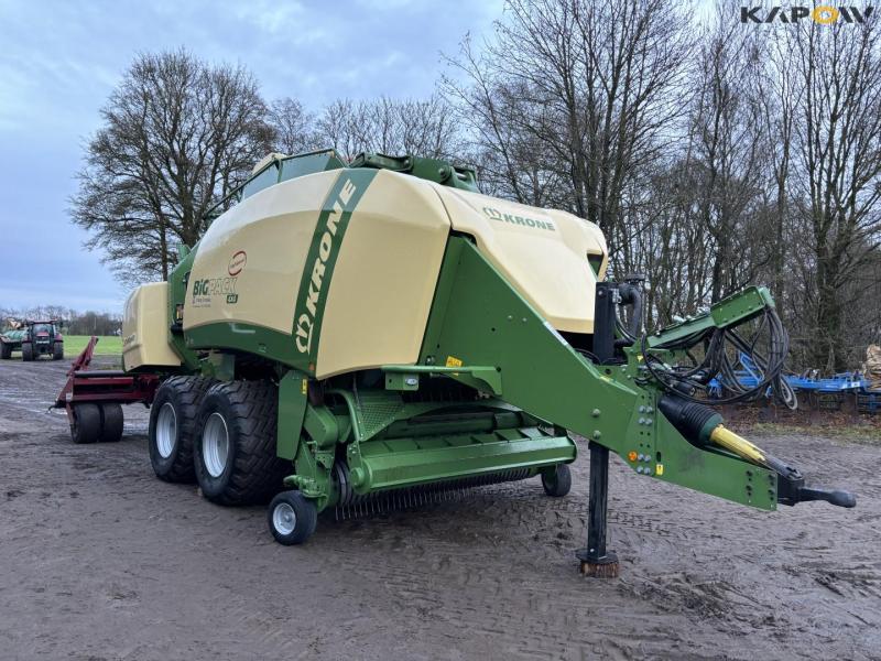 Krone Big Pack 4X4 baler with bale trailer 3