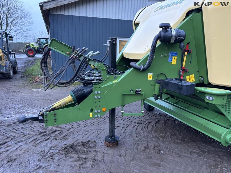 Krone Big Pack 4X4 baler with bale trailer 8