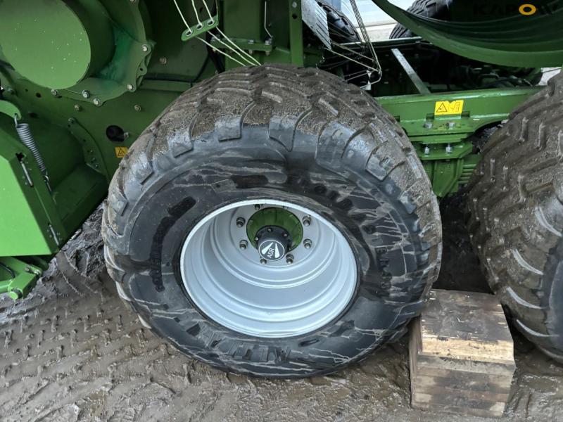 Krone Big Pack 4X4 baler with bale trailer 61