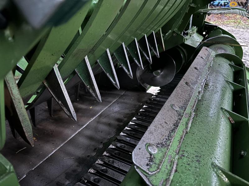 Krone Big Pack 4X4 baler with bale trailer 81