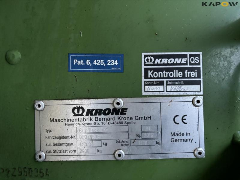 Krone Big Pack 4X4 baler with bale trailer 82