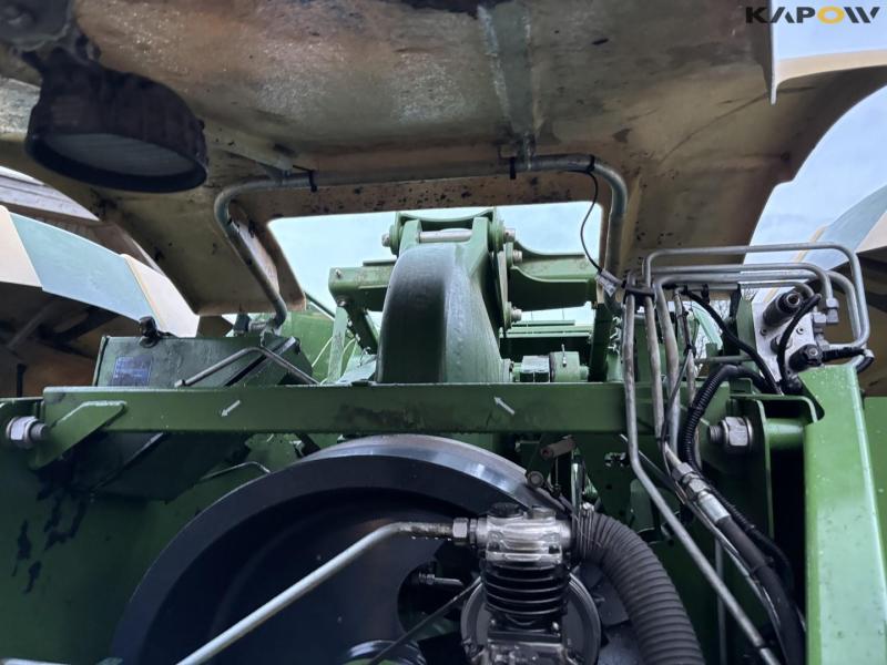 Krone Big Pack 4X4 baler with bale trailer 86