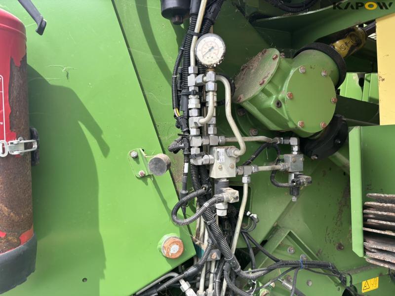 Krone BigPack 890 XC baler 83