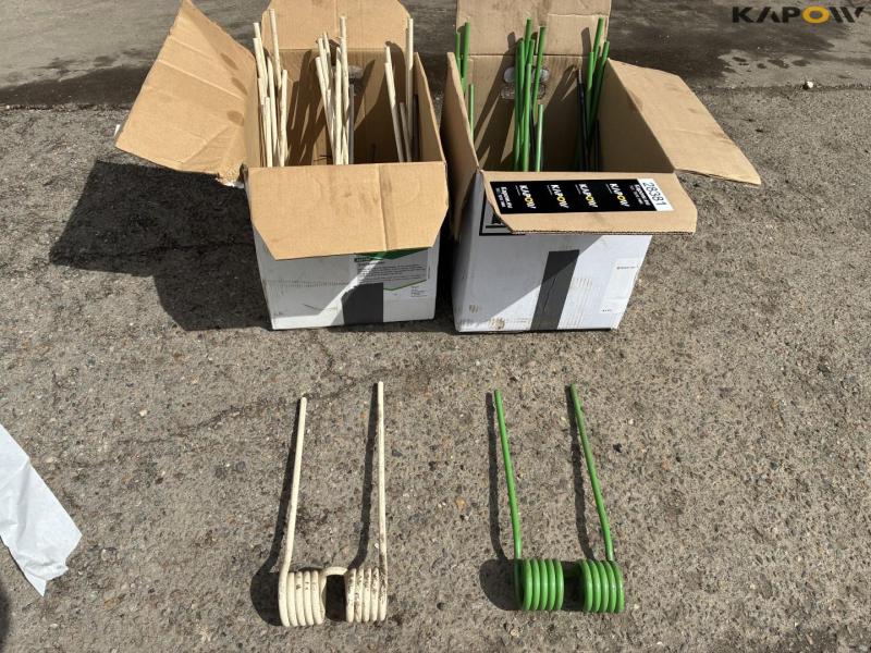 Crown rake/spreader spring 4