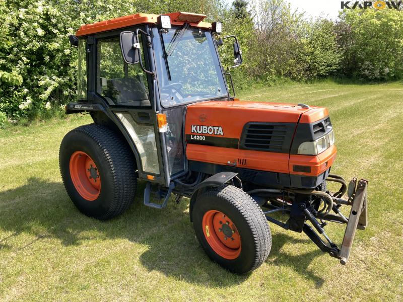 Kubota L4200 4WD tractor 1