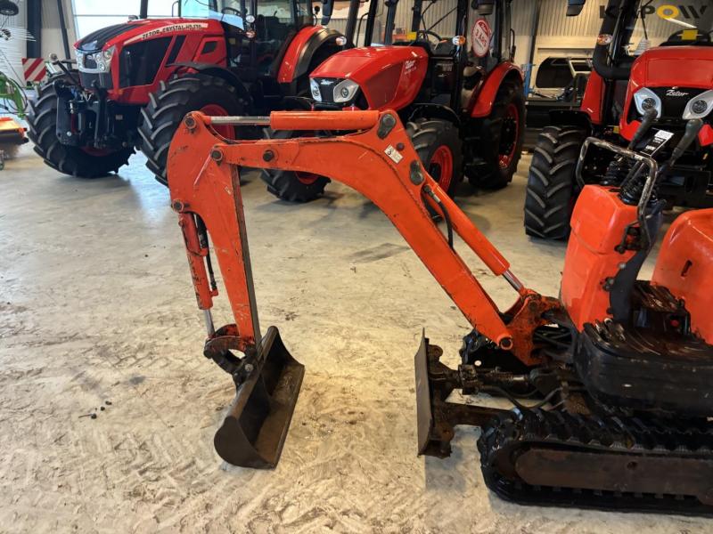 Kubota mini excavator with 4 buckets 9