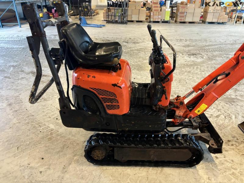 Kubota mini excavator with 4 buckets 15