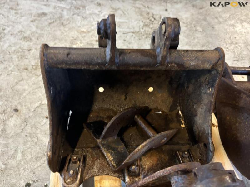 Kubota mini excavator with 4 buckets 35