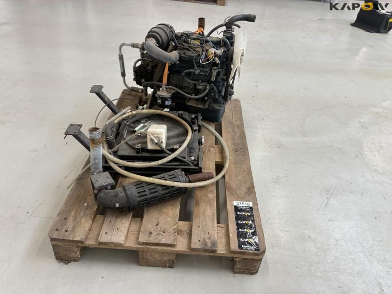 Kubota engine with cooler and hydraulic pump 4