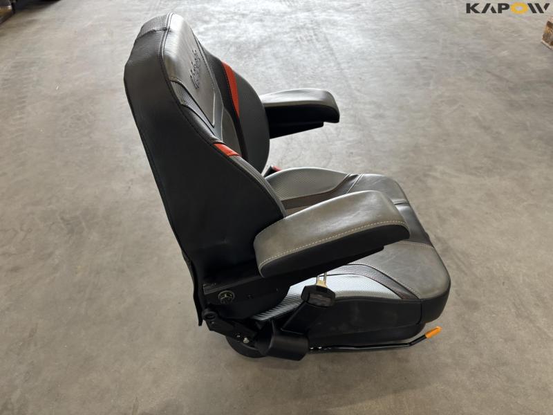 Kubota seat with armrests - new 4