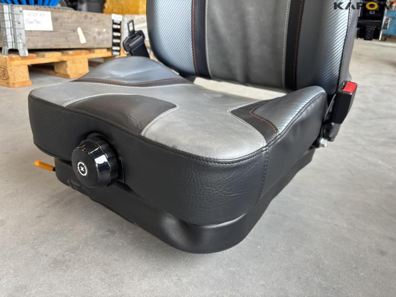 Kubota seats with armrests 2 pieces - new 9
