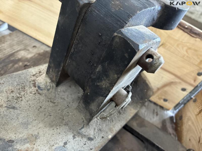 Ball hitch 13