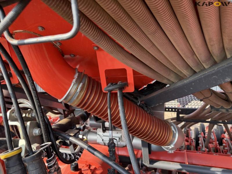 Kuhn 4030 power harrow seeding kit 23