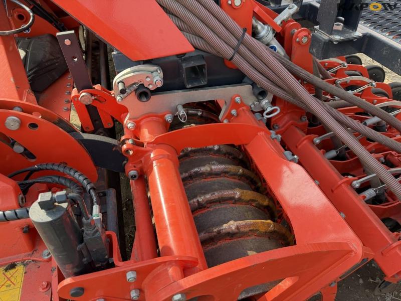 Kuhn 4030 power harrow seeding kit 59