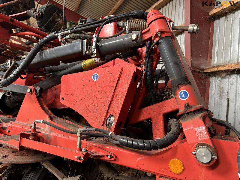 Kuhn GF 13012 DigiDrive tedder 36