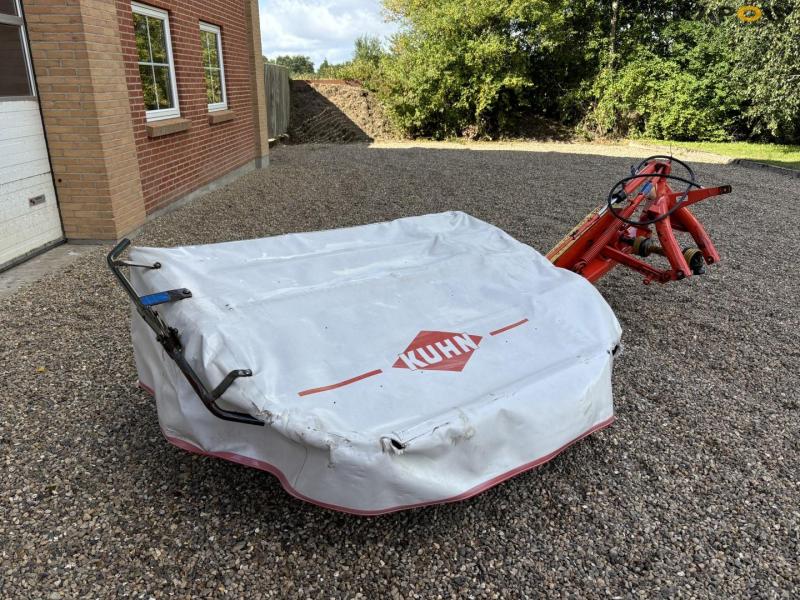 Kuhn GMD55 disc mower 3