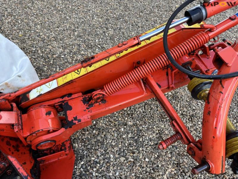 Kuhn GMD55 disc mower 15